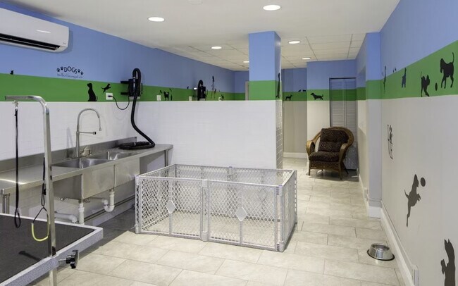 Building Photo - 2111 Richmond Hwy