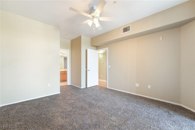 Building Photo - 7115 S Durango Dr