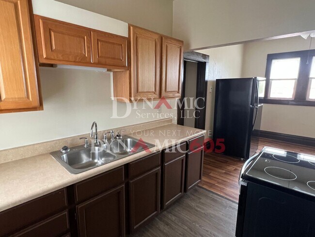Building Photo - 3BR/1BA Single Family House For Rent