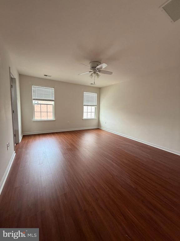 Building Photo - 1124 Oakwood St