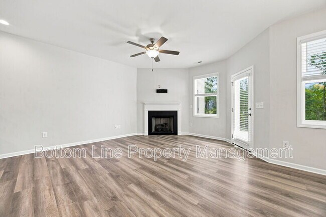Building Photo - 739 Putney Hl Rd