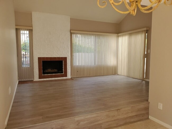 Building Photo - Fabulous Fletcher Hills remodeled townhome.