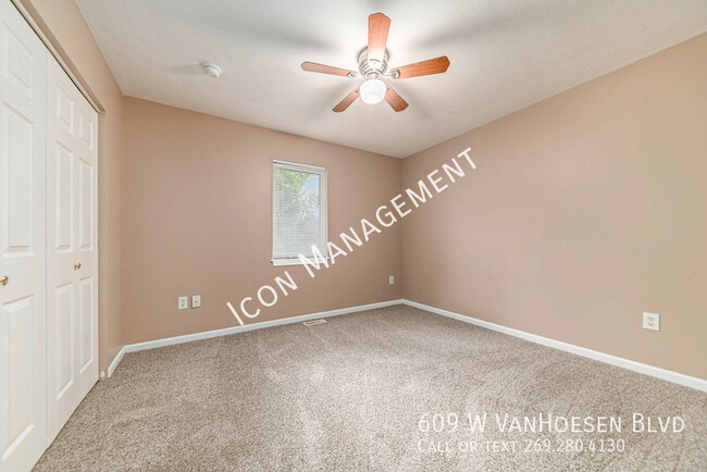 Building Photo - 609 W Van Hoesen Blvd