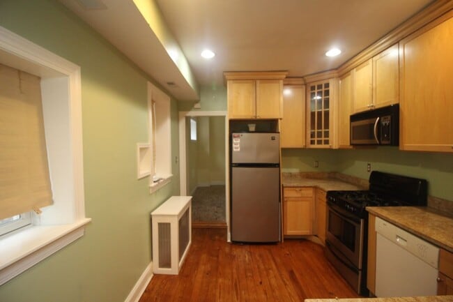 Building Photo - Exceptional Upper Fells 2bd/2ba End Rowhome w/ CAC & Rooftop Deck!--Available 7/15