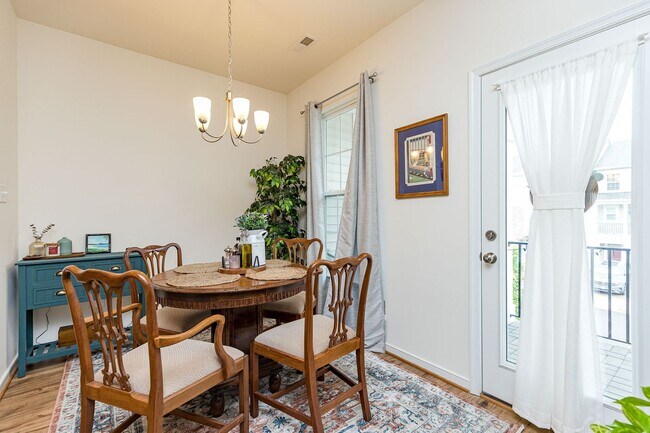 Building Photo - Gorgeous and Modern Home Available