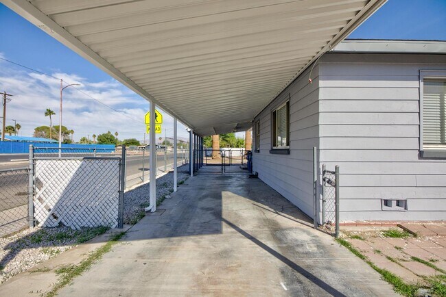 Building Photo - Spacious 4 bedroom, 2 bathroom home located in North Las Vegas