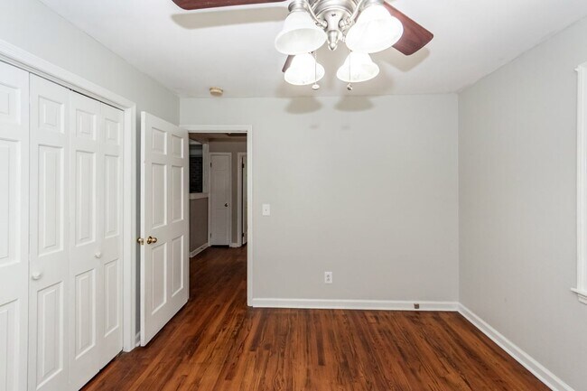 Building Photo - 765 Leafwood Rd