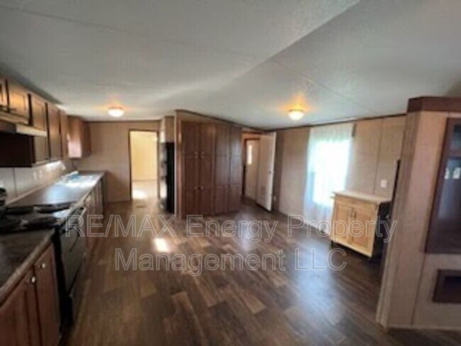 Building Photo - 10896 N Cedar Rd