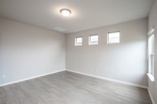 Building Photo - 208 Kellys Heroes Wy