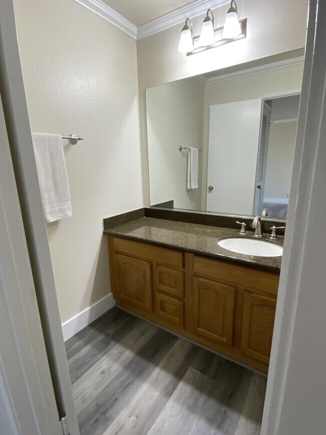Building Photo - 280 Stonegate Cir