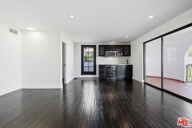 Building Photo - 8908 Appian Way