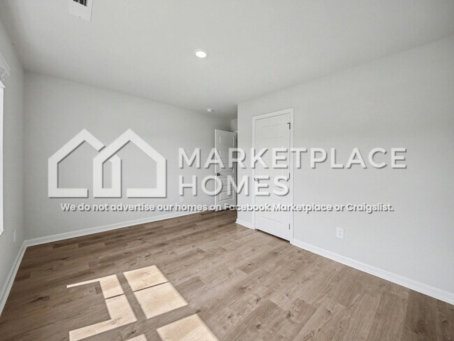 Building Photo - 1721 Amber Ave