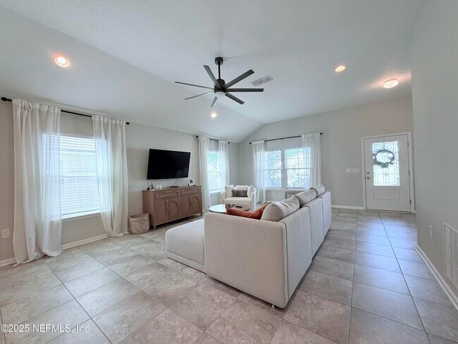 Building Photo - 304 Green Turtle Ln