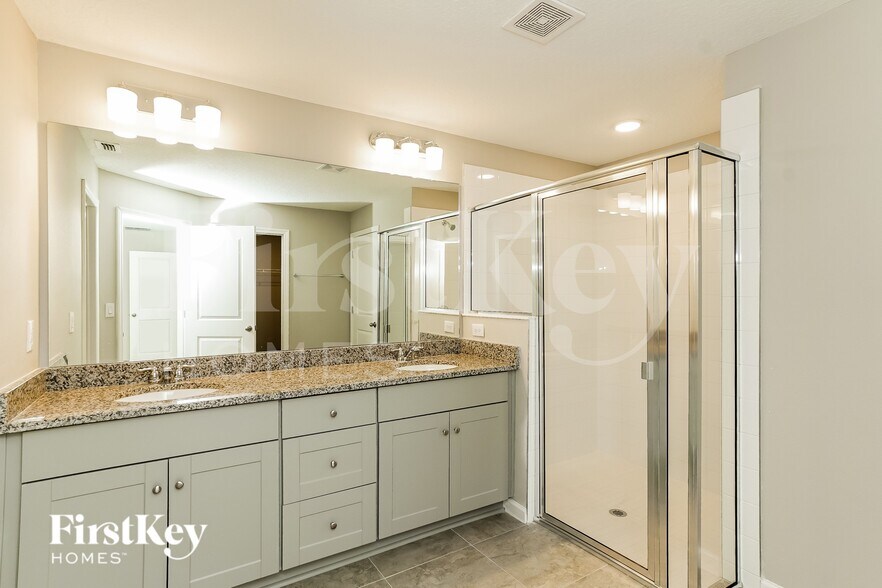 Building Photo - 422 Earhart Dr