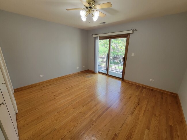 Building Photo - 7411 N Claremont Ave