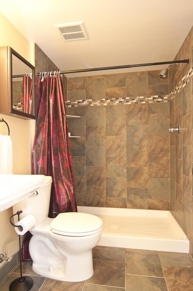 Building Photo - Charming 4-Bed Minneapolis Home with Hardwood Floors & Finished Basement