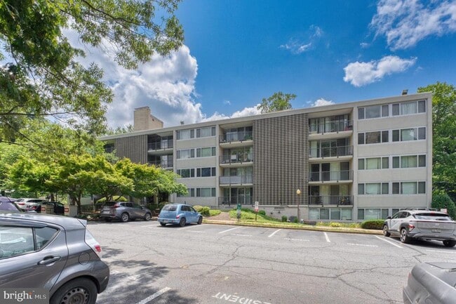Building Photo - 4420 Briarwood Ct N