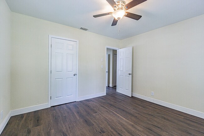 Building Photo - 505 E Virginia Ave