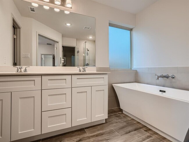 Building Photo - 420 Stellar Wind Dr