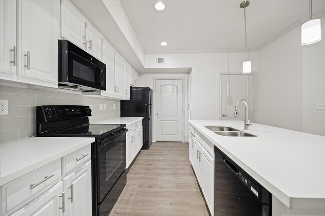 Building Photo - 11925 Jones Rd