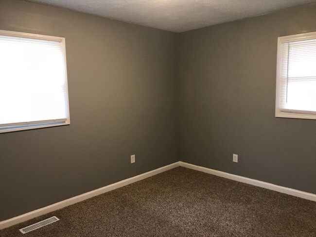 Building Photo - Eagledale - 3 BR home