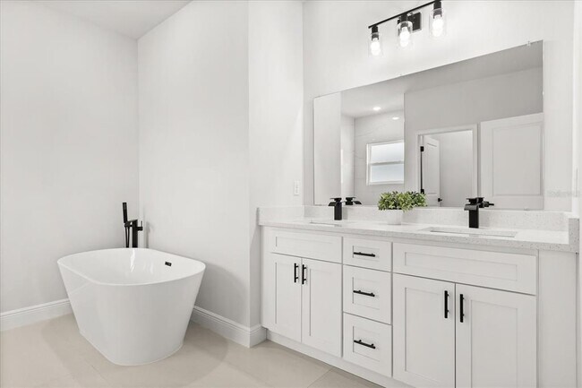 Building Photo - 15568 SW 46th Cir