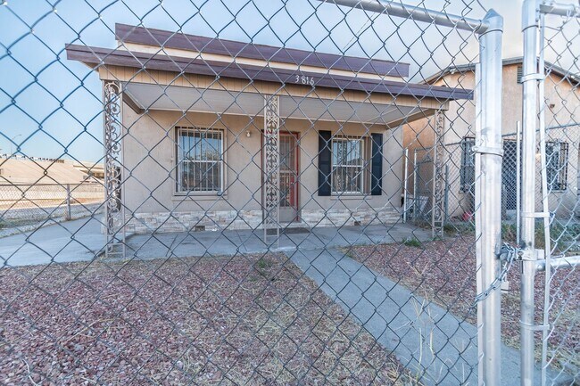 Building Photo - Charming 2 bedroom, 1 bath home in East El Paso!