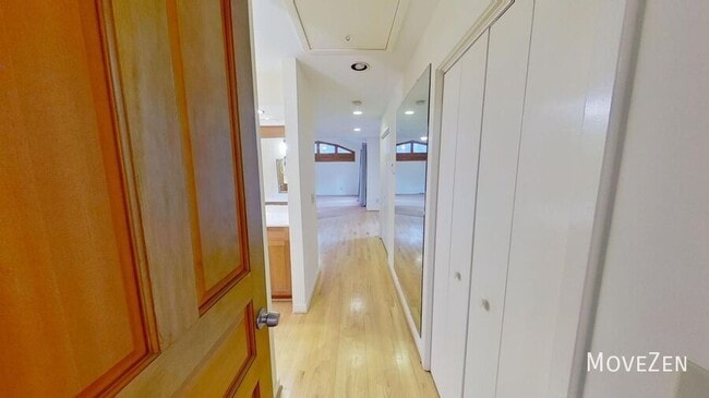 Building Photo - 2323 Ridgefield Dr