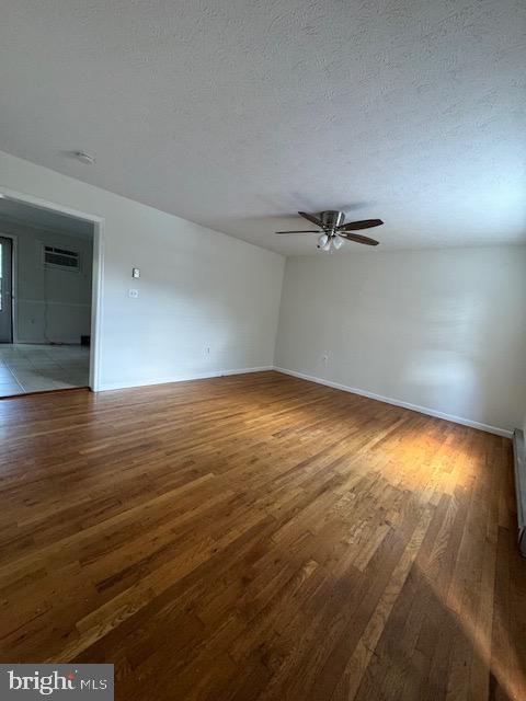 Building Photo - 104 Woodridge Ct