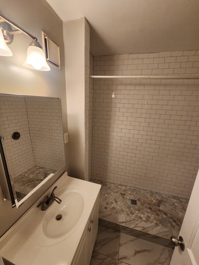 Building Photo - 1235 Simms Pl NE