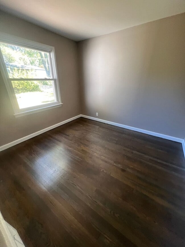Building Photo - 3 Bedroom One Bath House in Bissell Hills ...