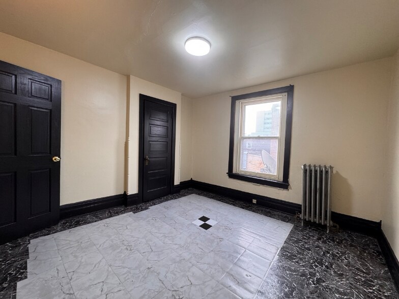 Building Photo - 111 N 5th St