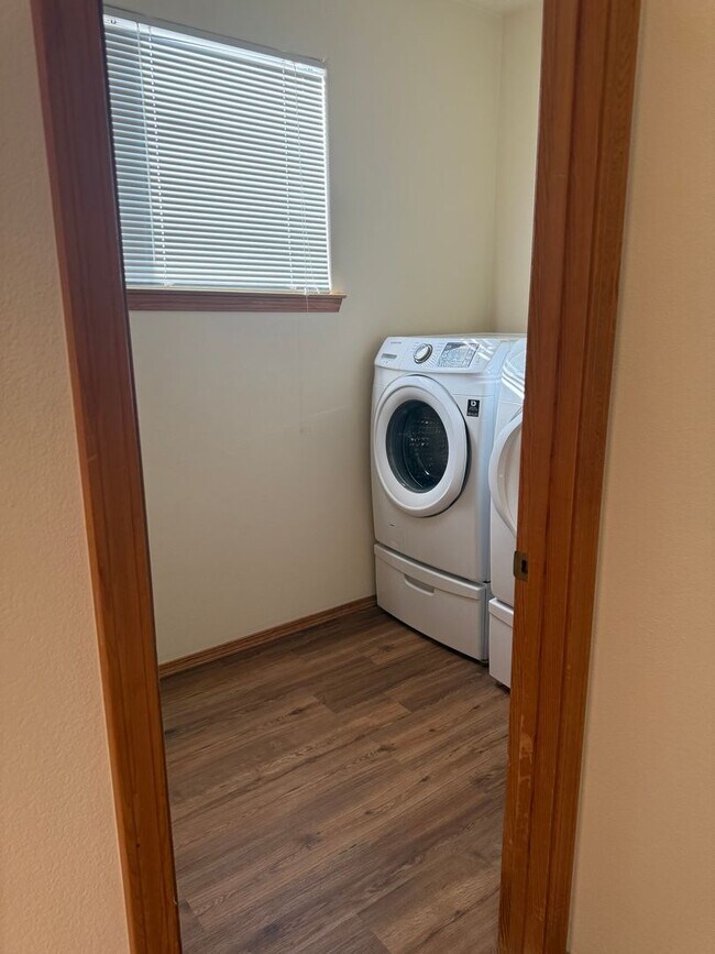 Building Photo - 11004 Catamount Dr NW