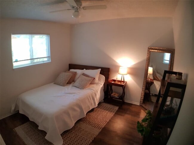 Building Photo - 1510 Rockdale Cir