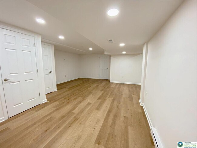 Building Photo - 2150 Rolling Meadow Dr