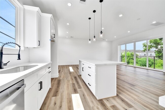 Building Photo - 4124 Buck St