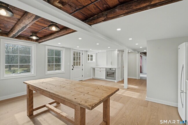 Building Photo - 42 Picketts Ridge Rd