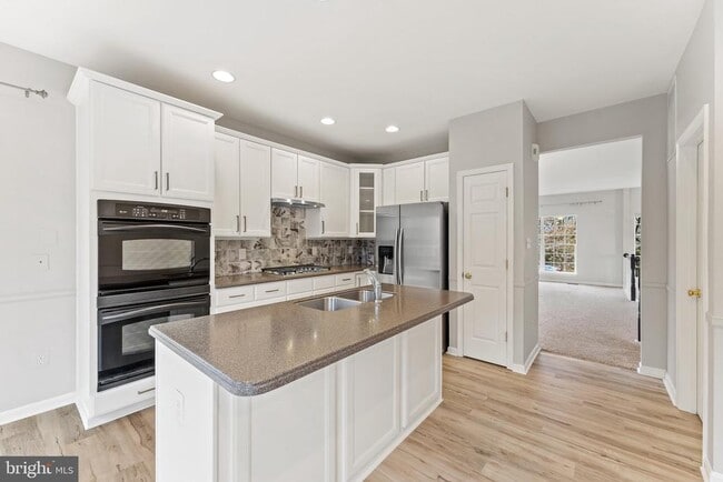 Building Photo - 1099 Longview Ln