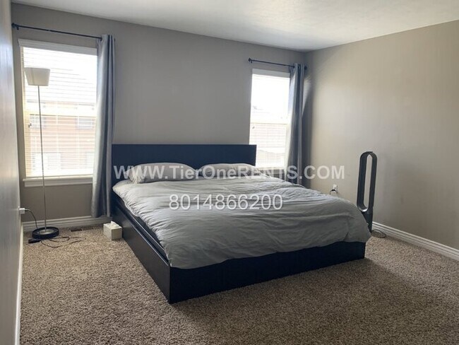 Building Photo - This property offers a NO DEPOSIT option available for qualified renters!