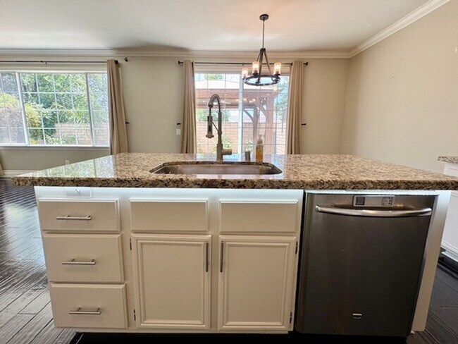 Building Photo - Remodeled 3 bedroom in Simi Valley