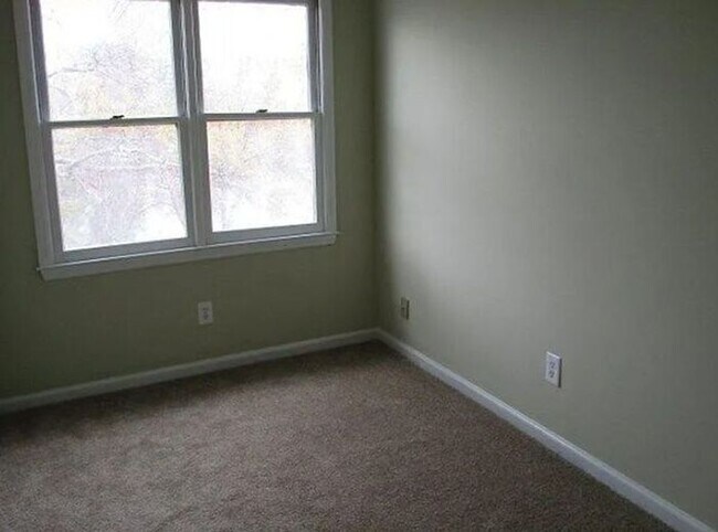 Building Photo - 126 S Village Rd