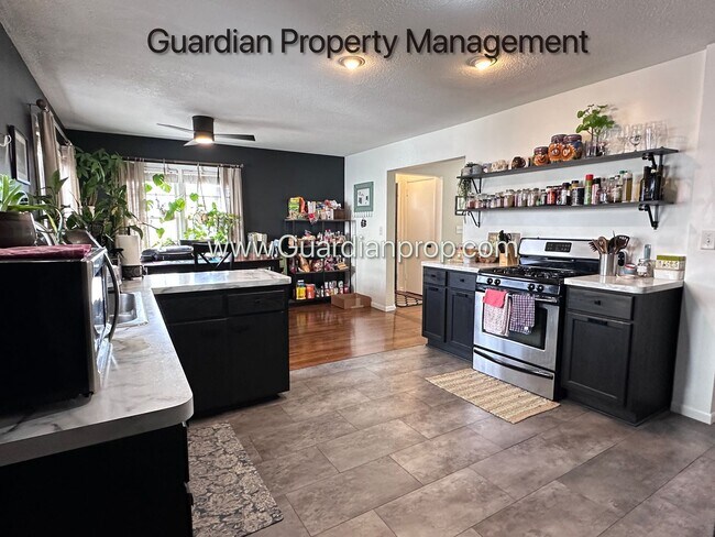 Building Photo - St Louis Park Single Family Home, Fenced In yard, Washer/Dryer, Fenced 1 Car Garage