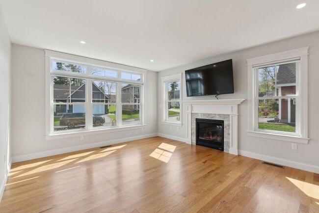 Building Photo - 2 Lodge Dr