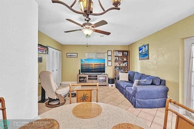 Building Photo - 7102 NW 93rd Ave