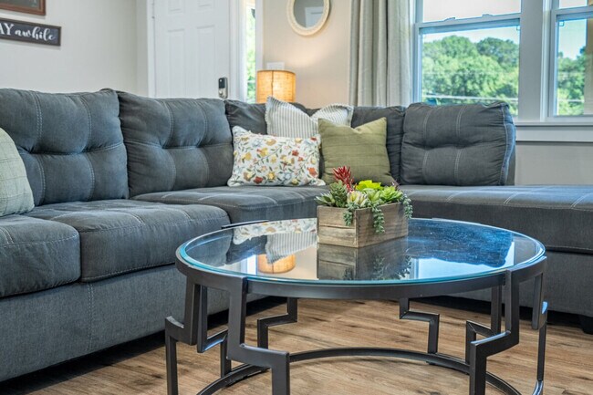 Building Photo - 25 Jennifer Ln