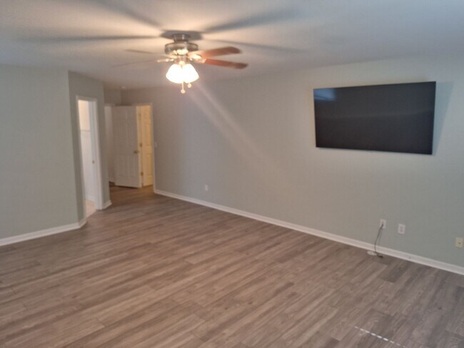 Building Photo - Wonderfully Remodeled Three Bedroom Home i...