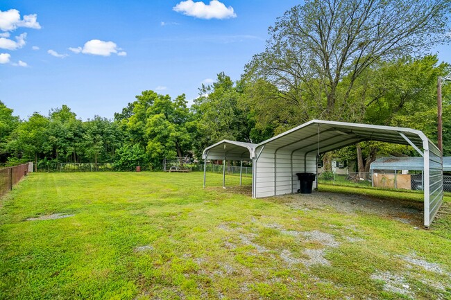 Building Photo - Amazing 3 bedroom home in Burlington