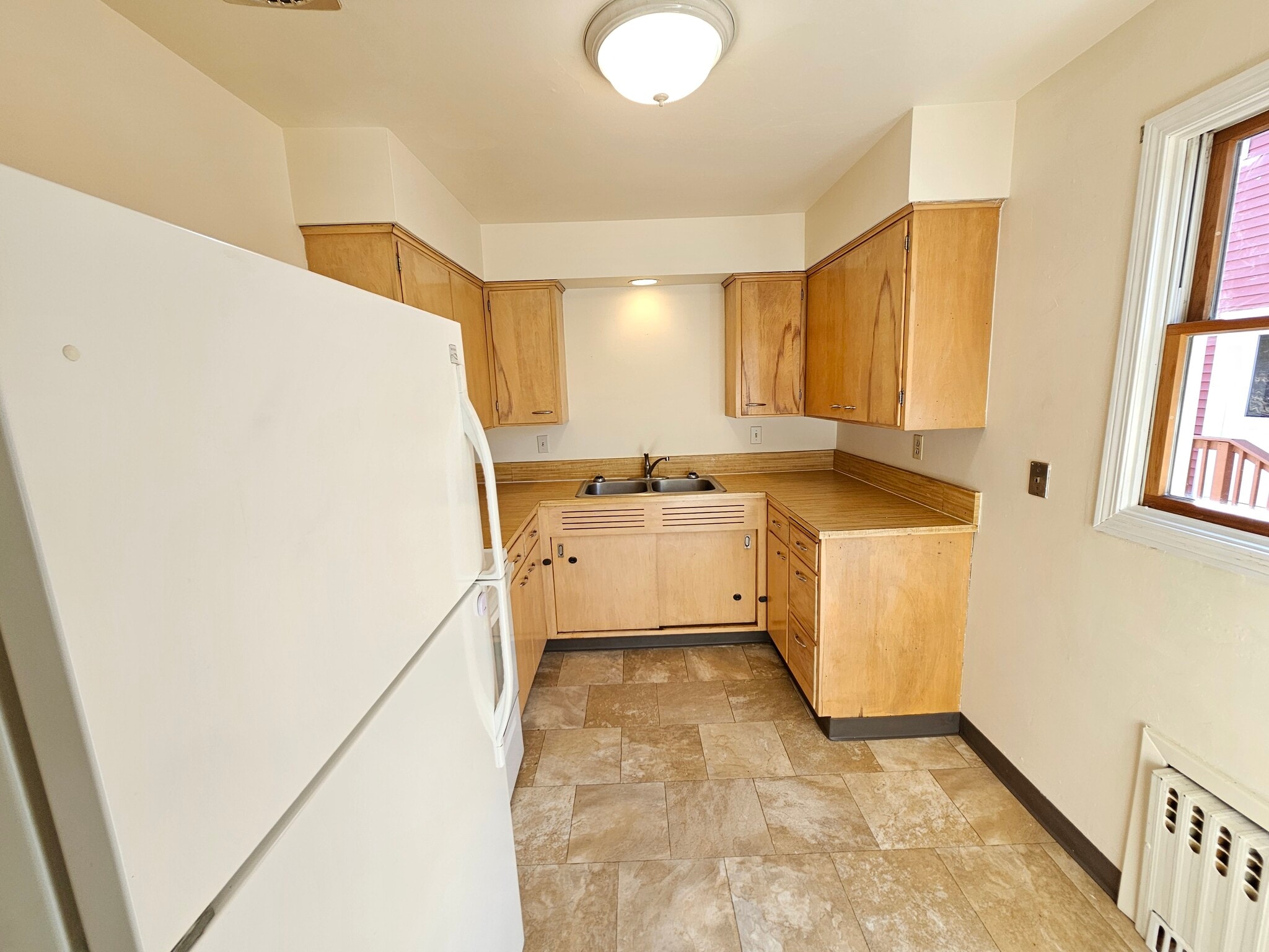 Building Photo - 927 W Linden St
