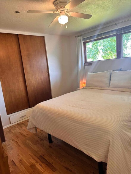 Building Photo - 712 25th Ave NE