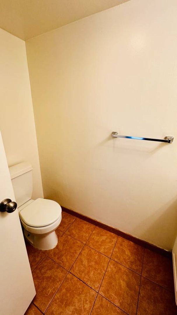 Building Photo - Charming 3BR/1.5BA Townhouse in Pleasanton...